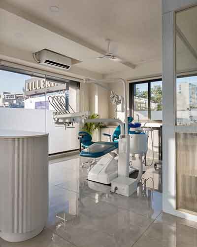 Modern dental clinic in Vadodara with advanced dental chair setup, comfortable interiors, and latest dental care equipment.